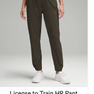 Lululemon license to train pants sz. 8 dark olive
